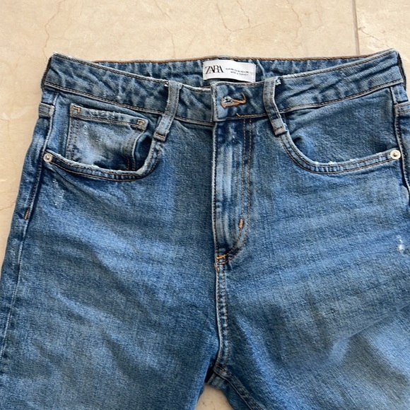 Zara distressed raw edge straight jeans sz 4 - Picture 2 of 3
